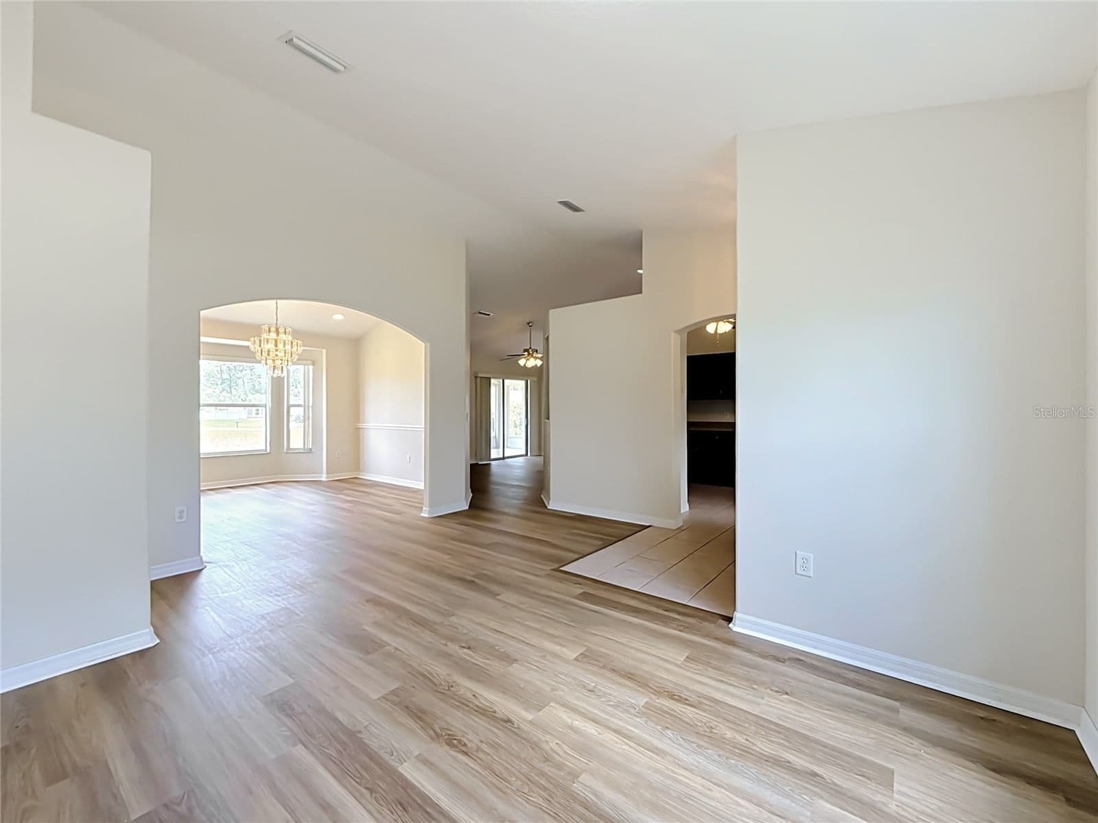 Photo 4 of 626 MARION OAKS