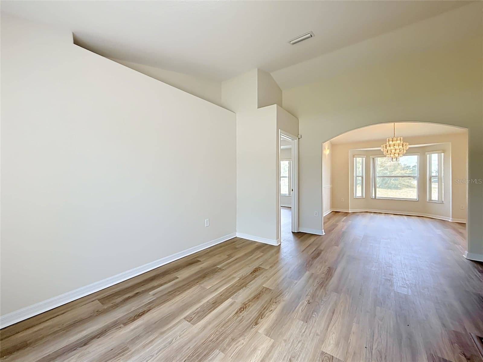 Photo 5 of 626 MARION OAKS