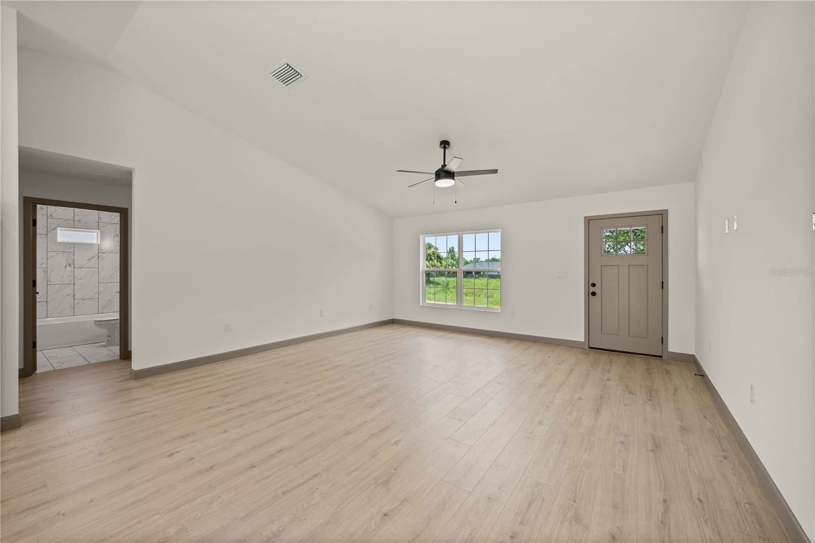 Photo 5 of 14810 33RD
