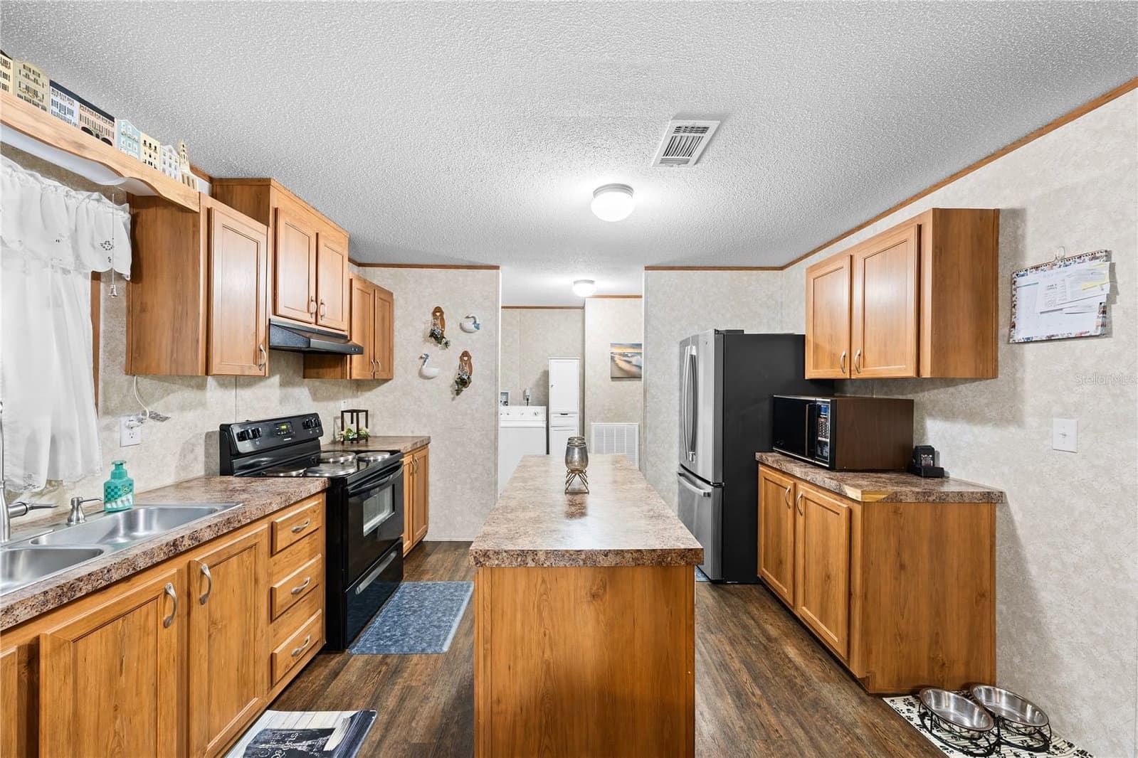 Photo 5 of 21 69TH