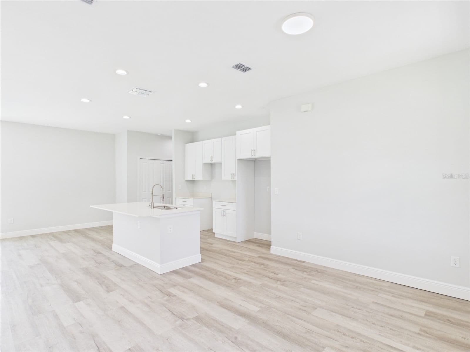 Photo 5 of 12807 73RD AVENUE