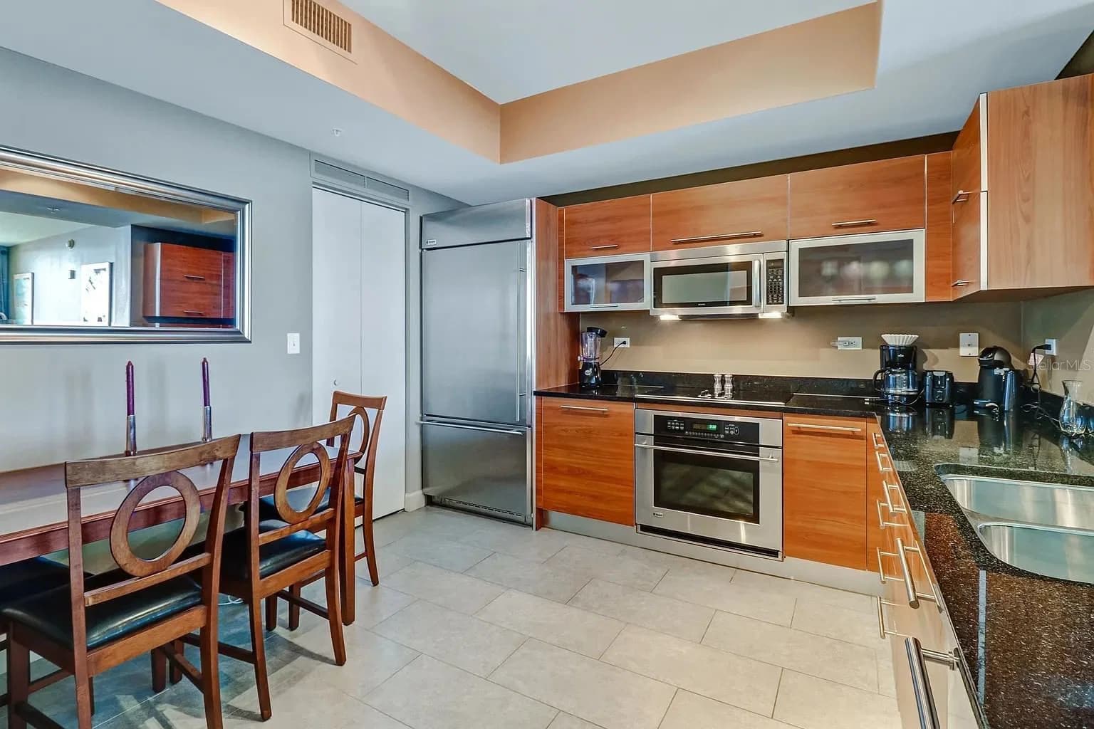Photo 5 of 3000 OASIS GRAND Boulevard #1002