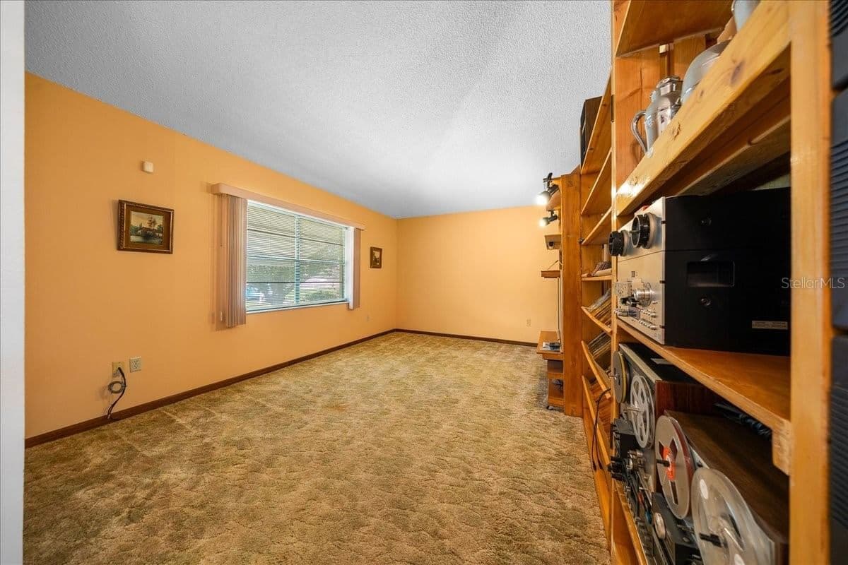 Photo 4 of 17371 26TH TERRACE Road