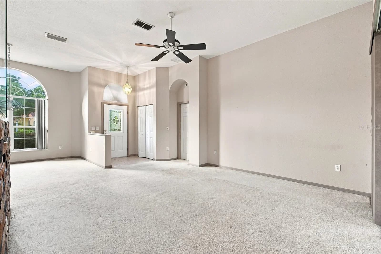 Photo 4 of 11585 72ND Circle