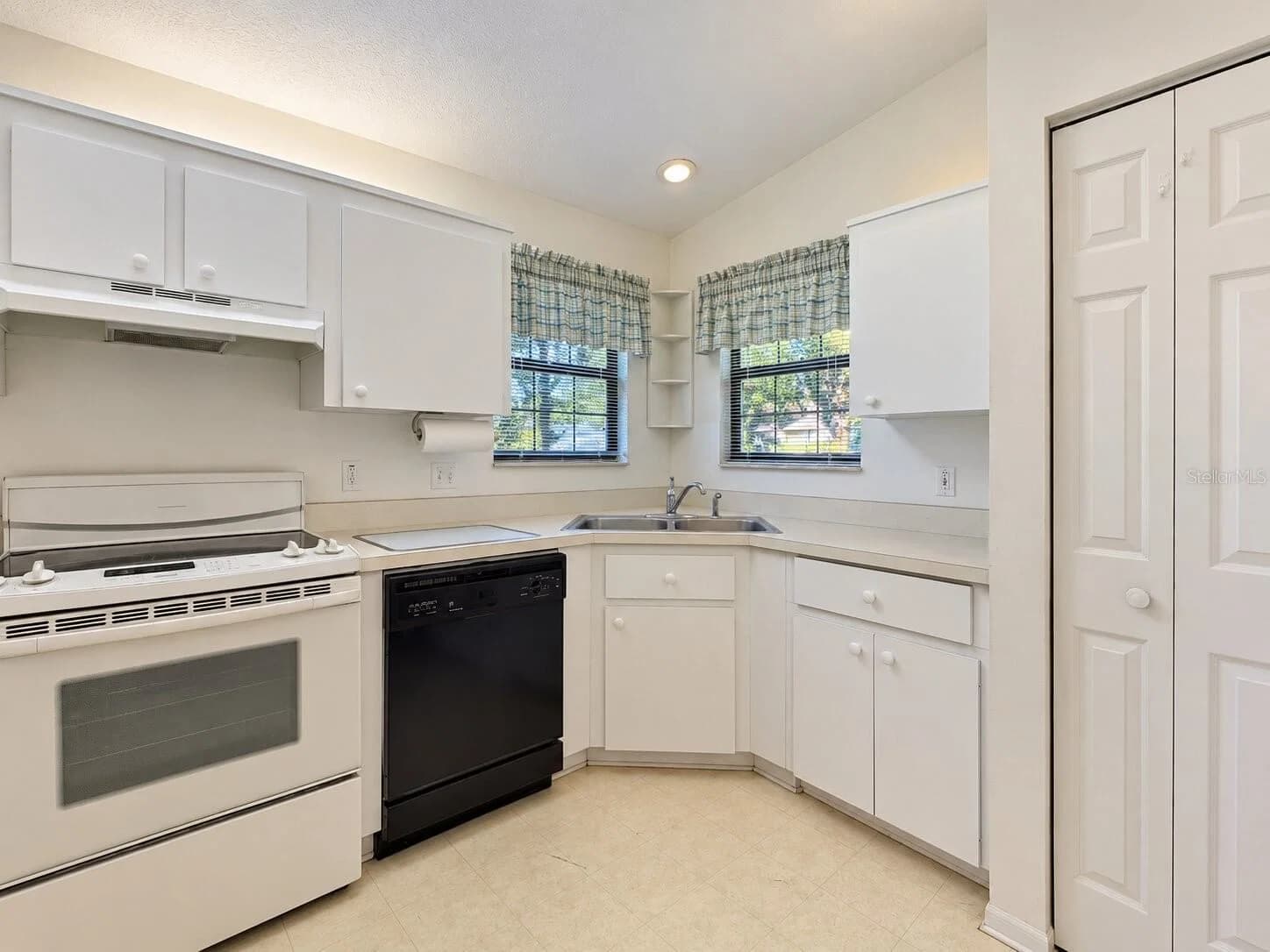 Photo 5 of 2127 40TH Avenue