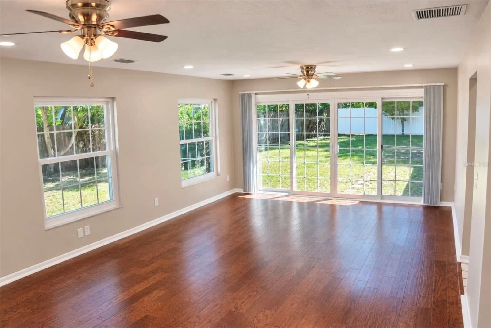 Photo 4 of 25 EMERALD Court