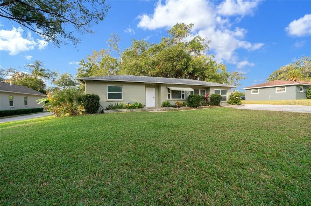 Photo 4 of 2810 LAKE WEIR Avenue