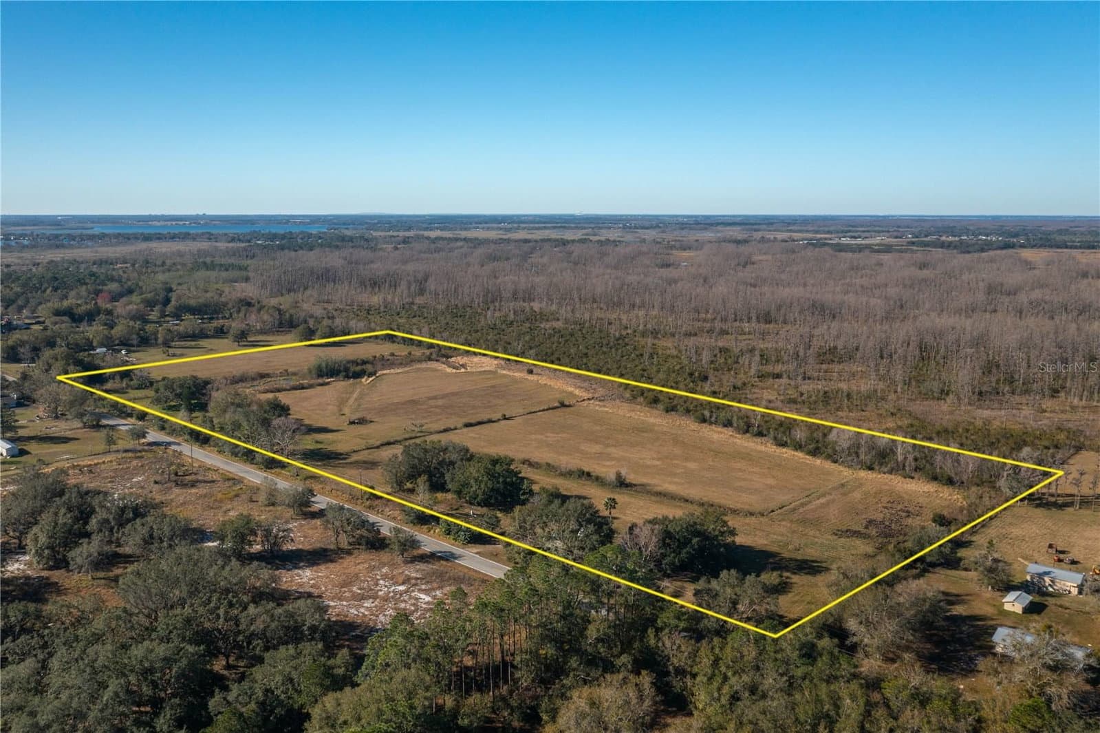 Photo 4 of 601 DIAMOND ACRES