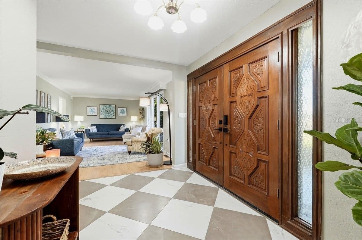 Photo 4 of 1825 CLUBHOUSE