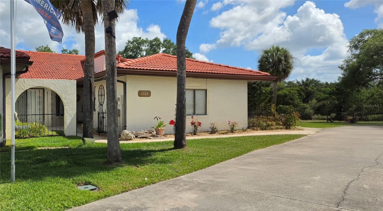 Photo 4 of 2725 CLUBHOUSE