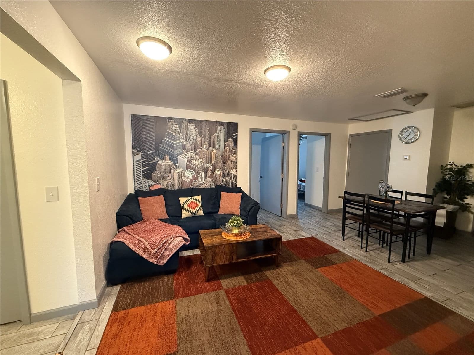 Photo 4 of 907 N WABASH AVE