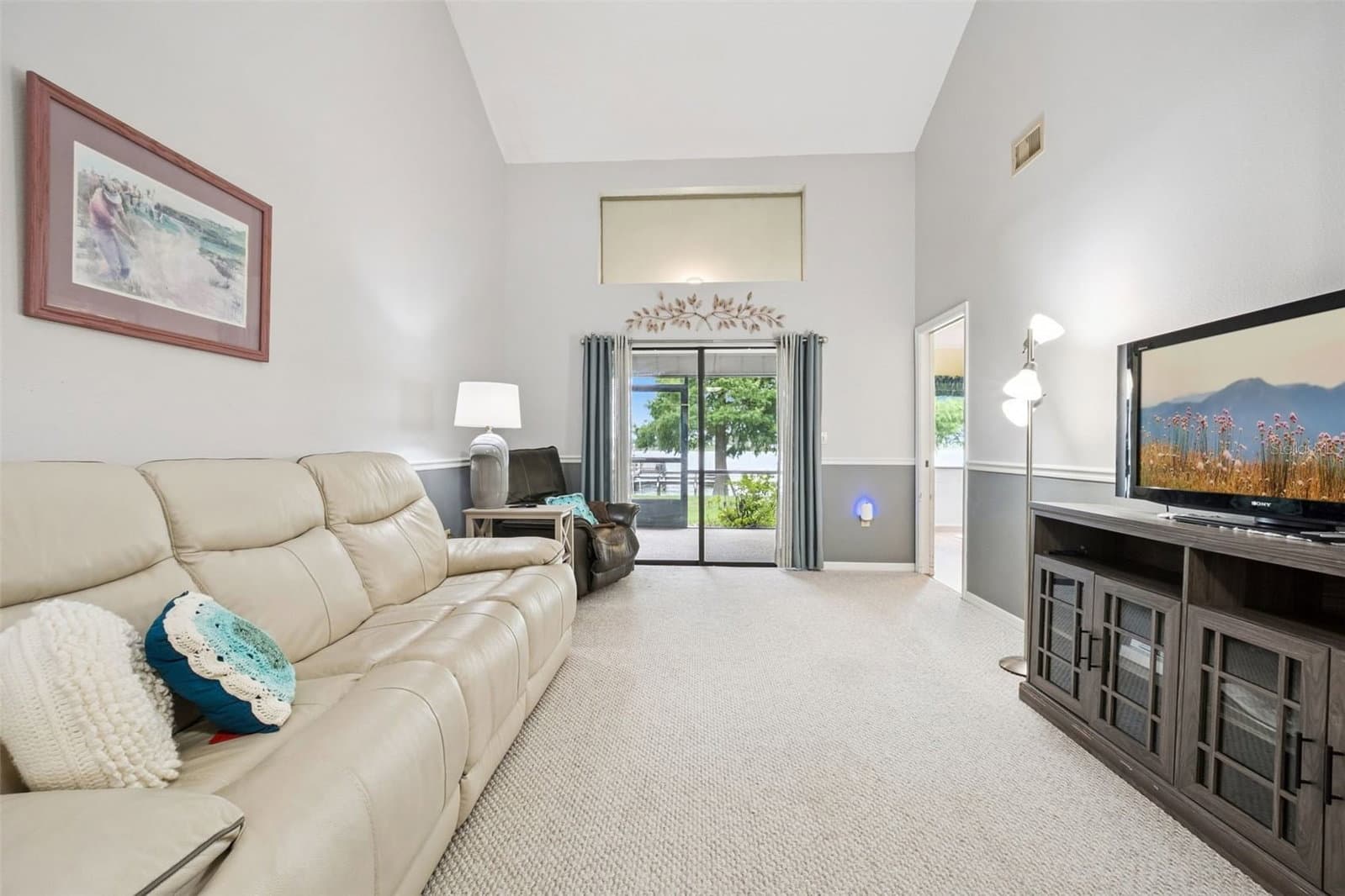 Photo 5 of 2600 LUCERNE PARK