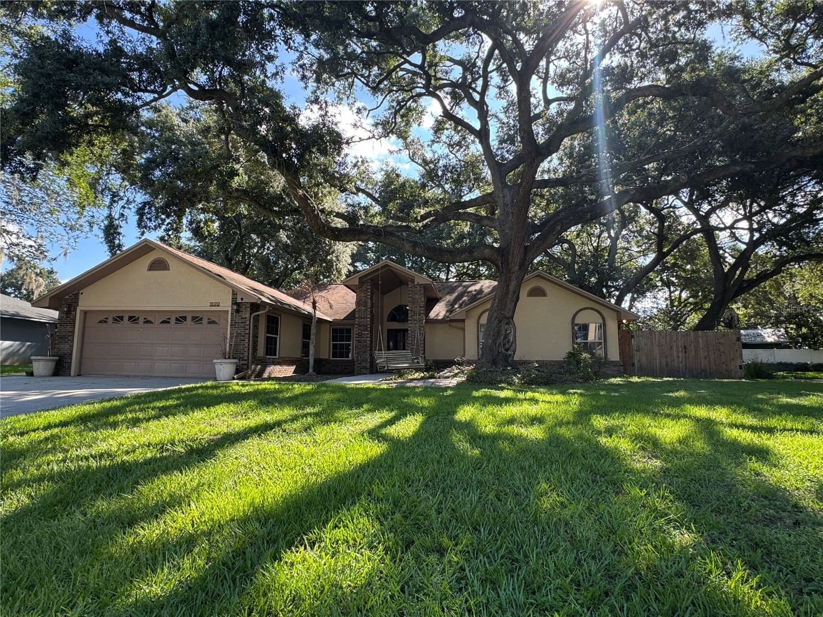 915 HEATHERBROOK