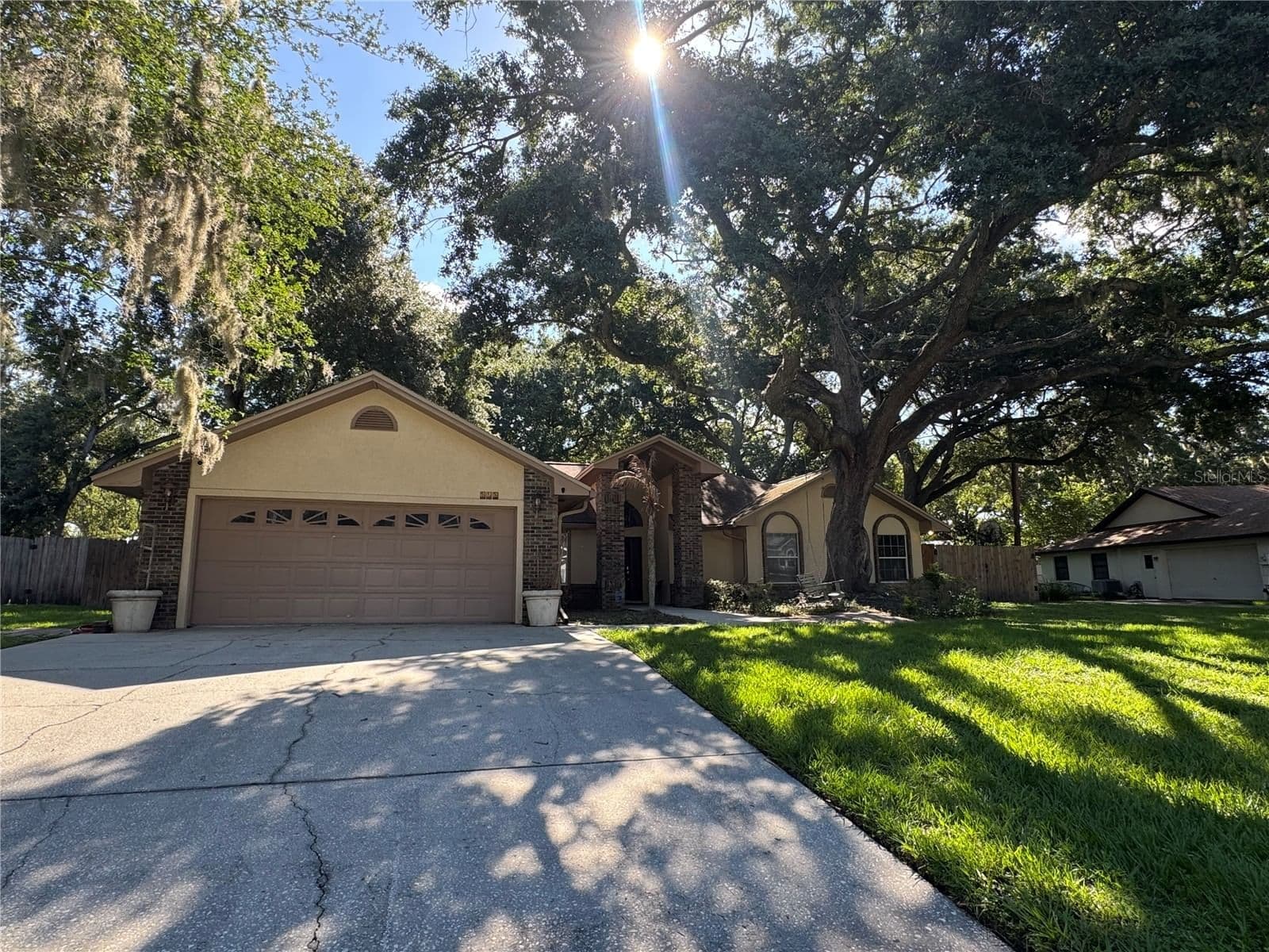 915 HEATHERBROOK