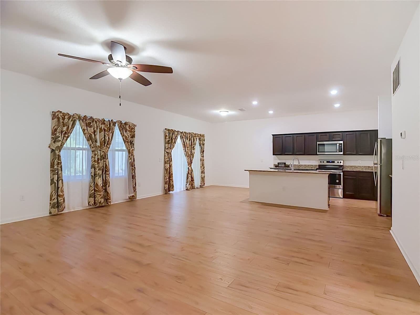 Photo 5 of 1120 TOBIE ST