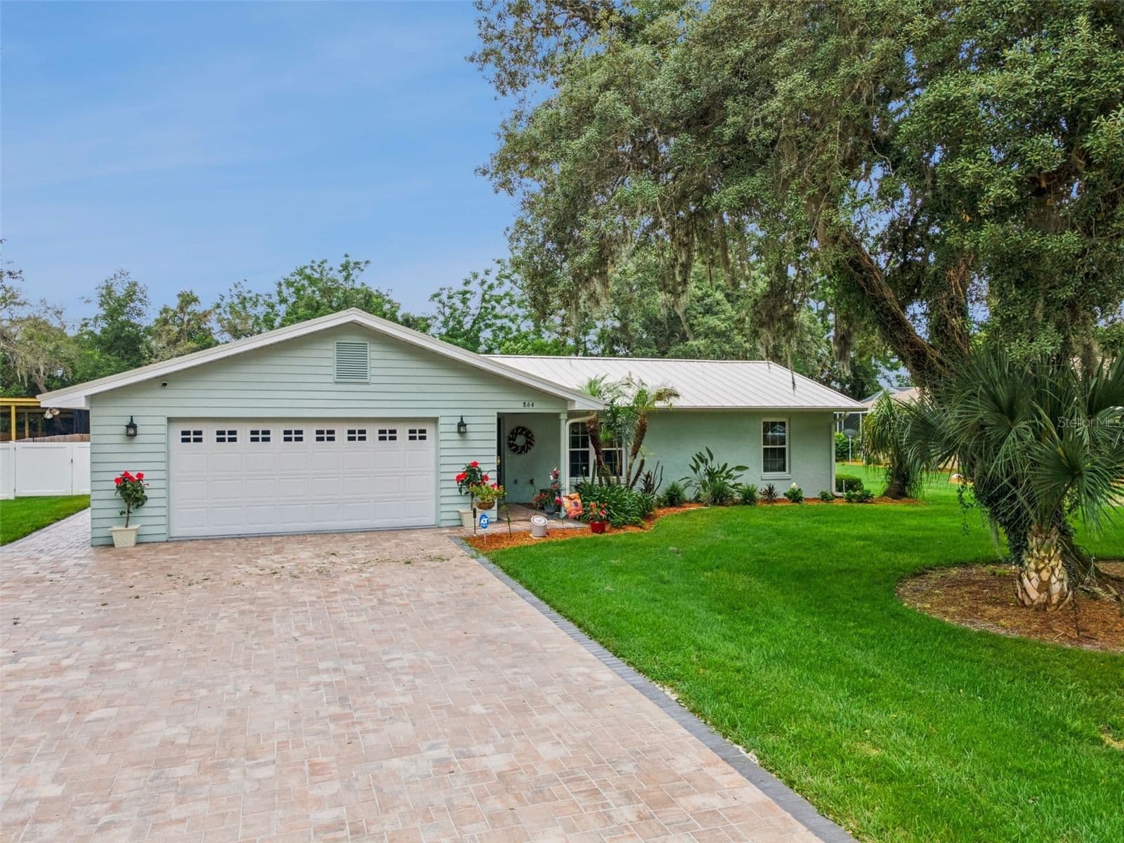 864 REDWOOD