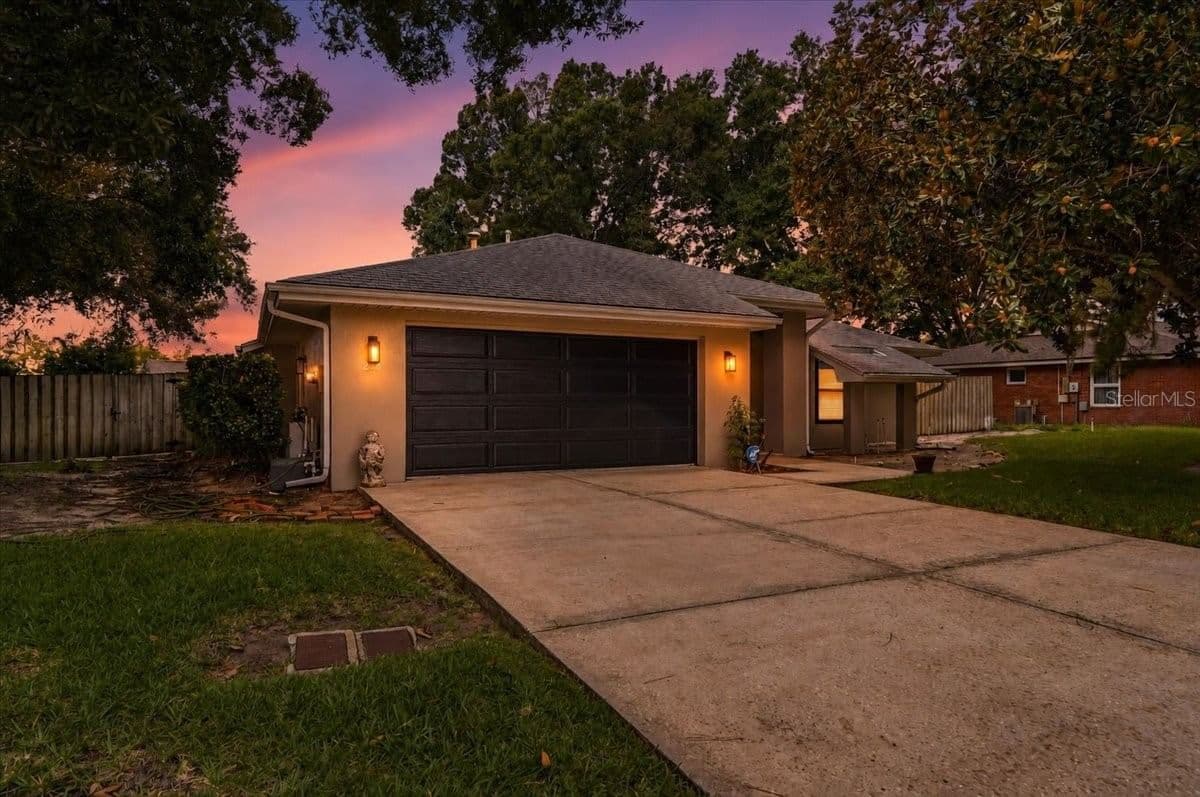 238 COLLEGE GROVE