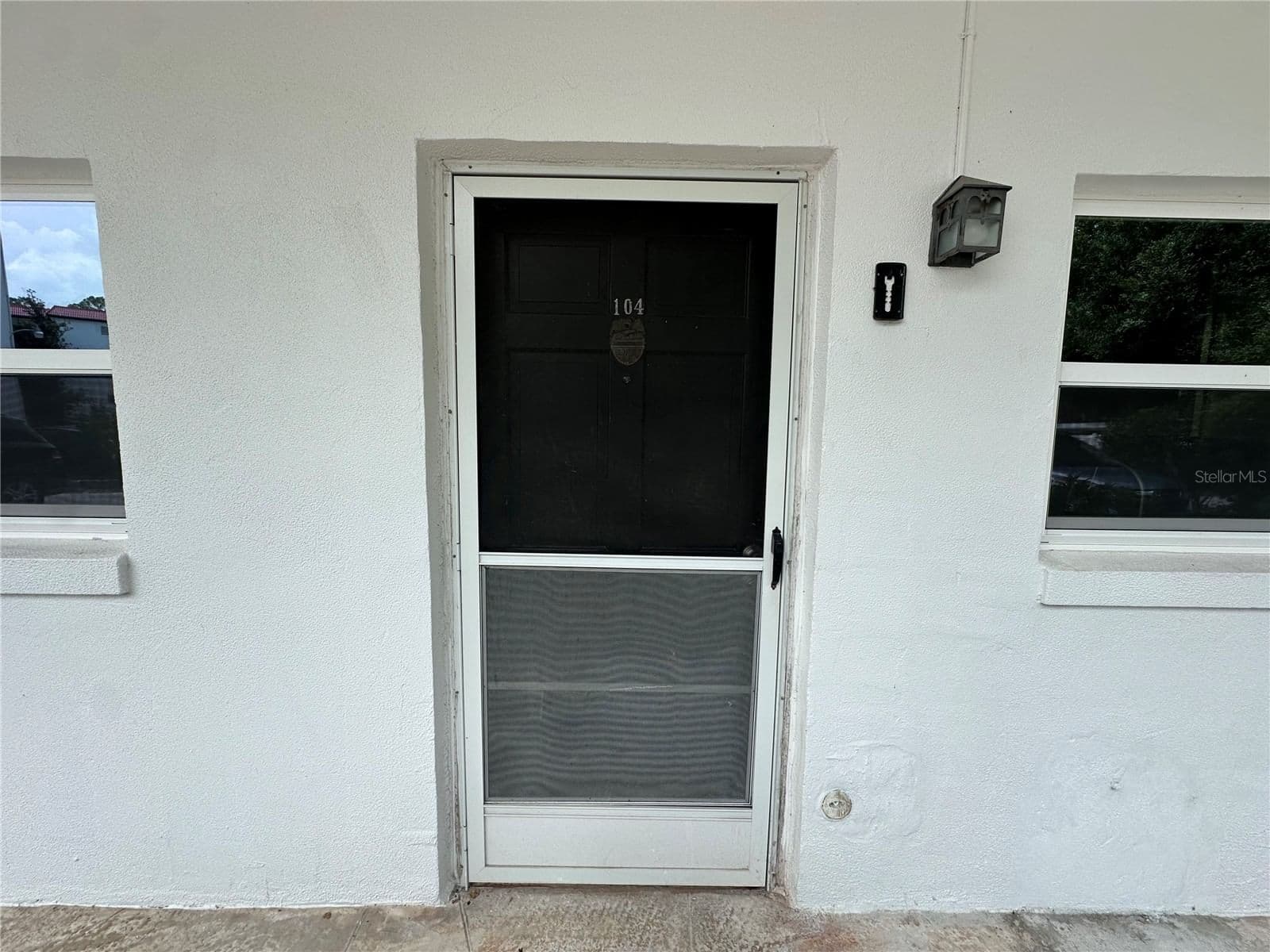 100 EL CAMINO DR