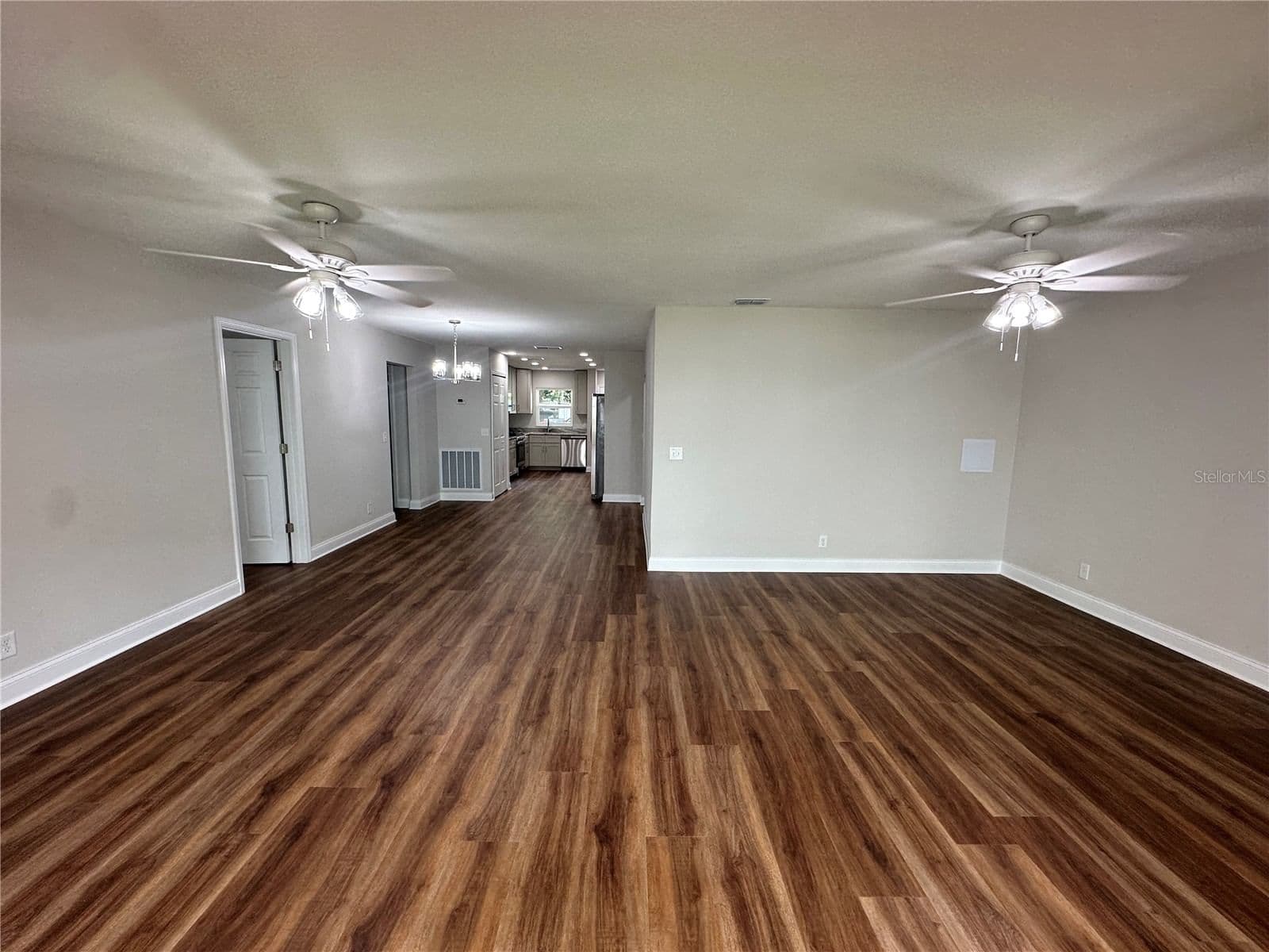 Photo 4 of 100 EL CAMINO DR
