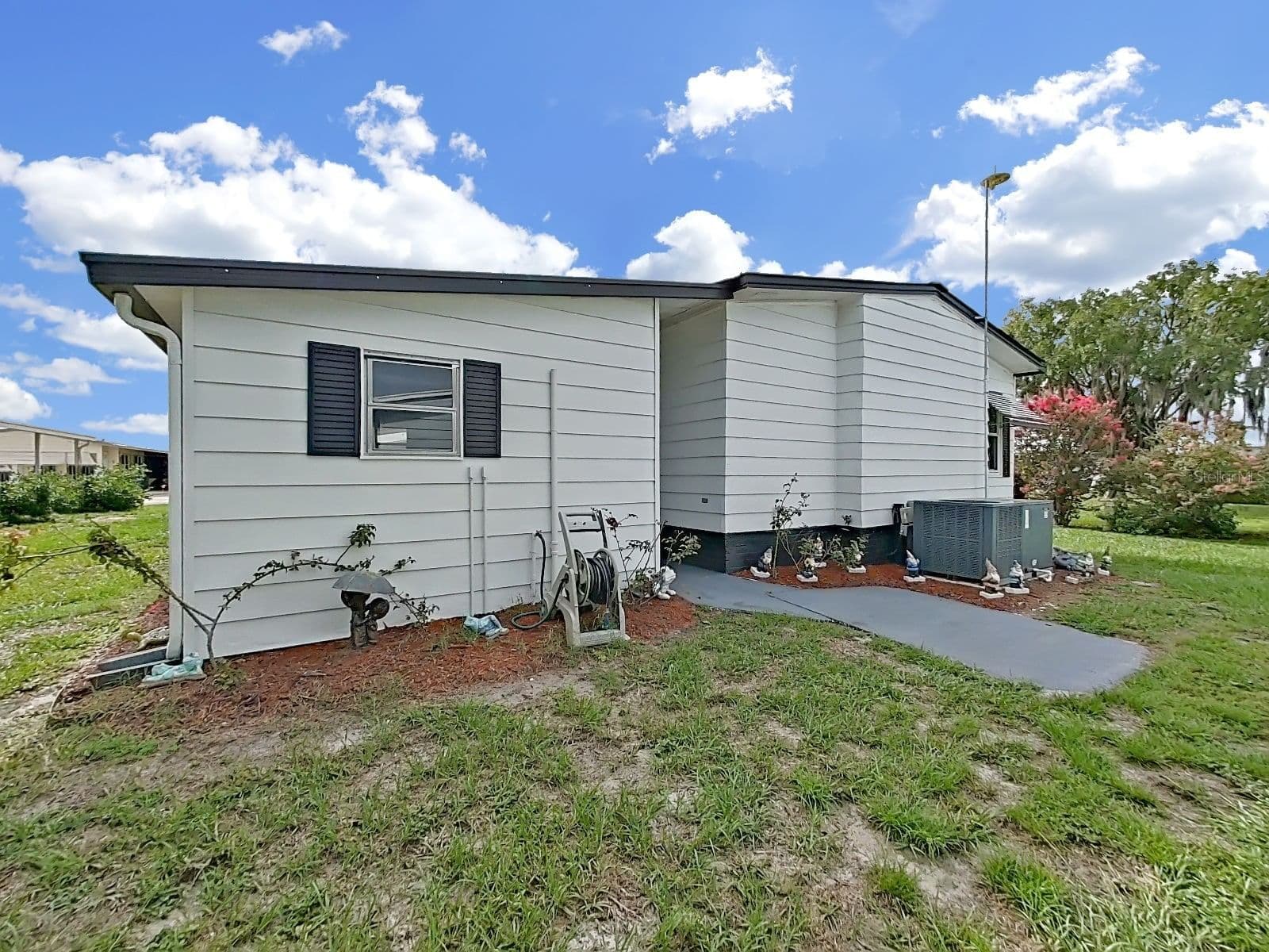Photo 4 of 5022 FOXWOOD BLVD
