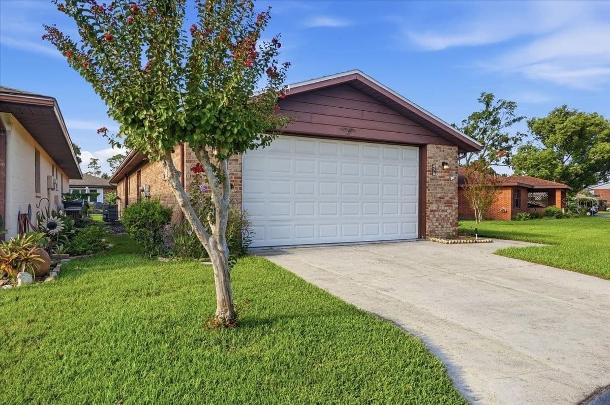 478 LAKE CAROLYN Circle