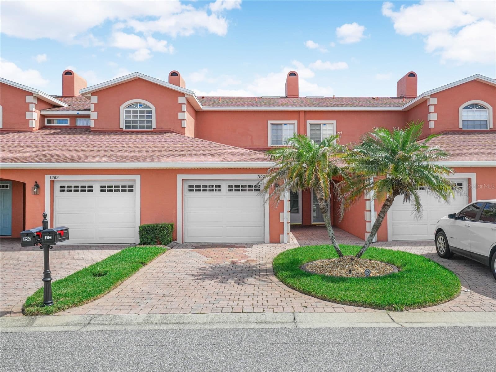 1102 ASHTON PALMS