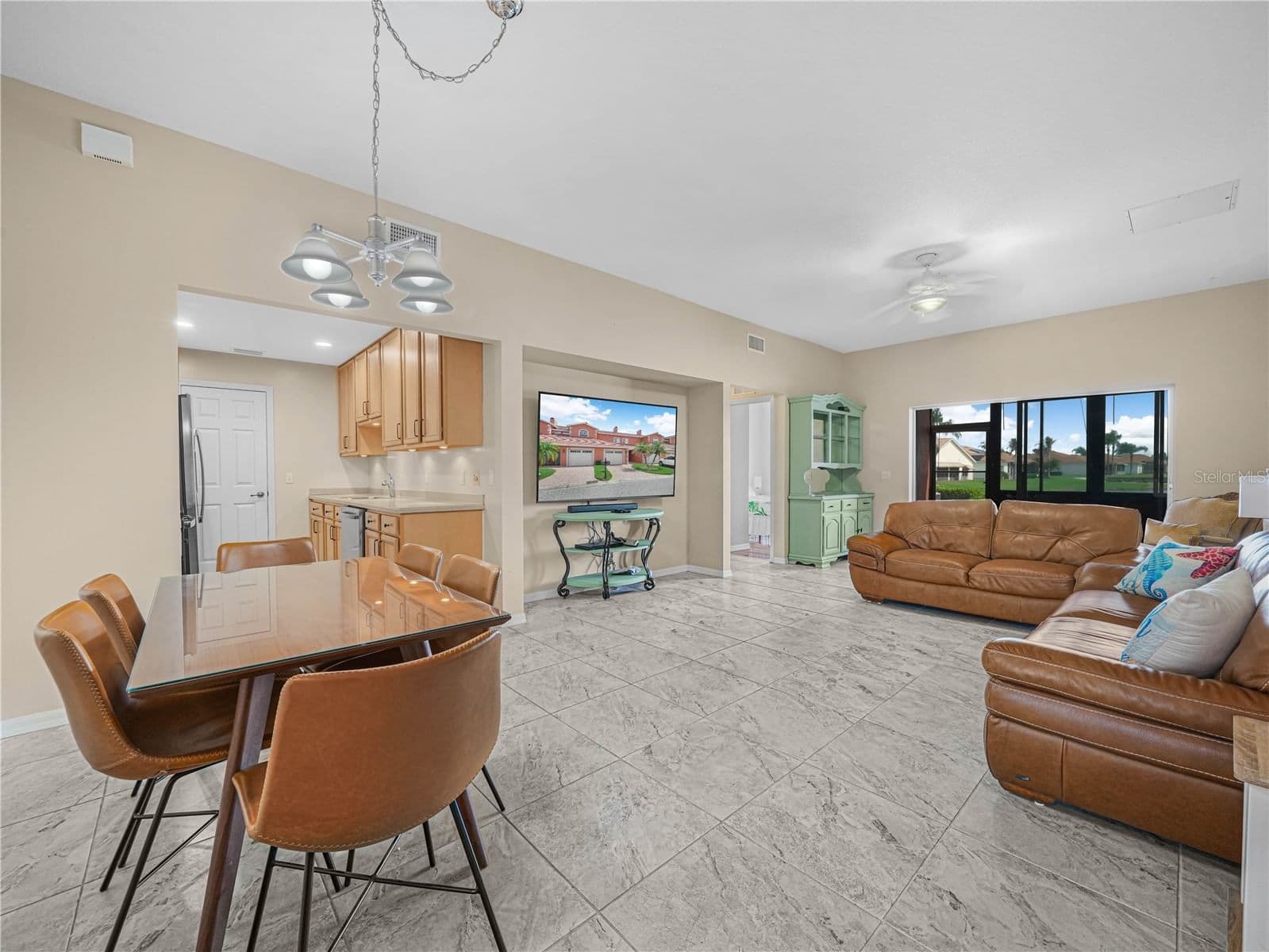 Photo 4 of 1102 ASHTON PALMS