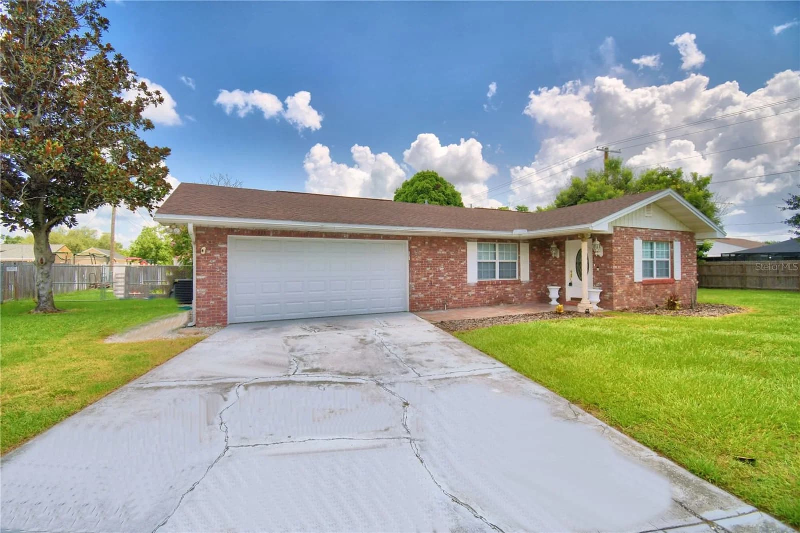 1206 SUSAN Lane