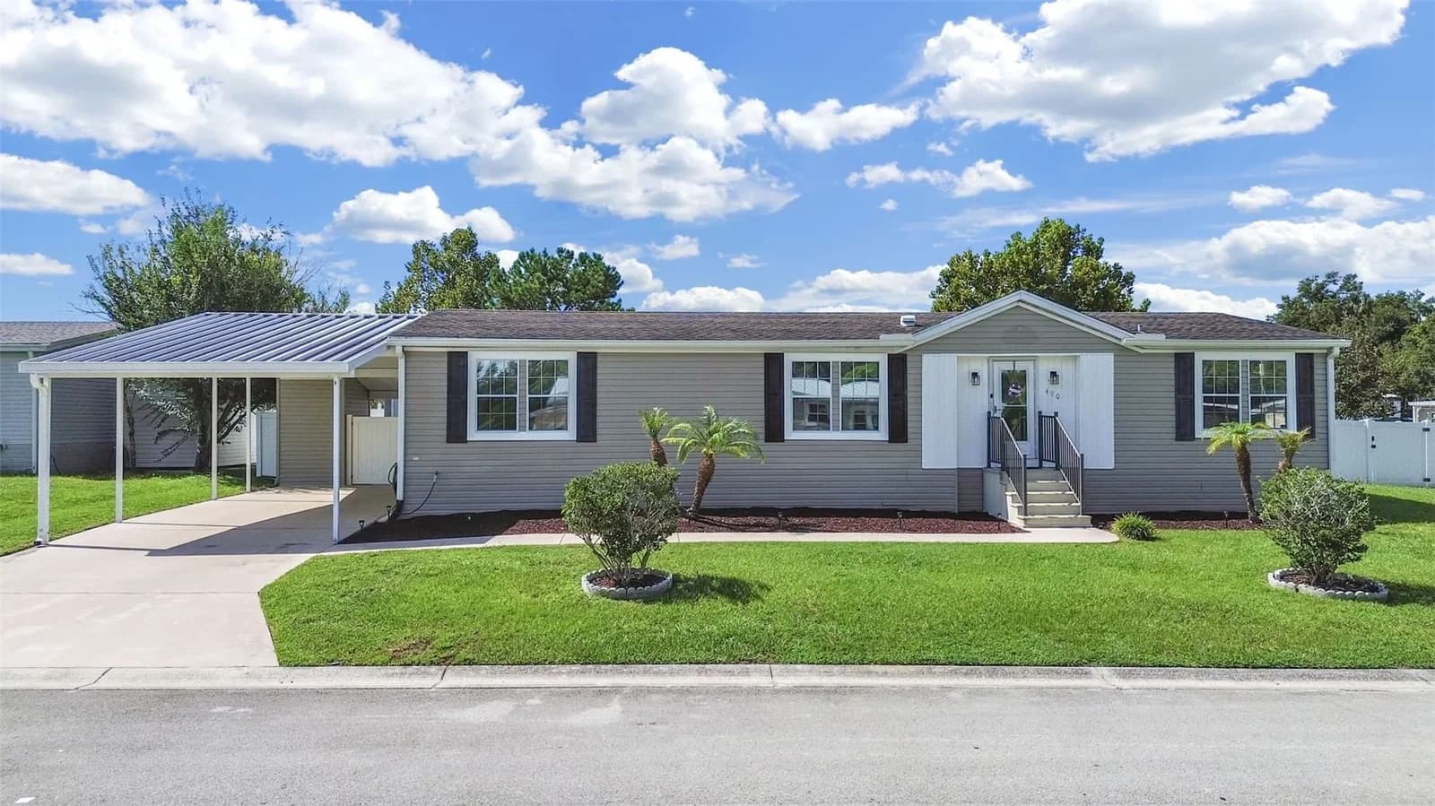 490 LINDSEY DR