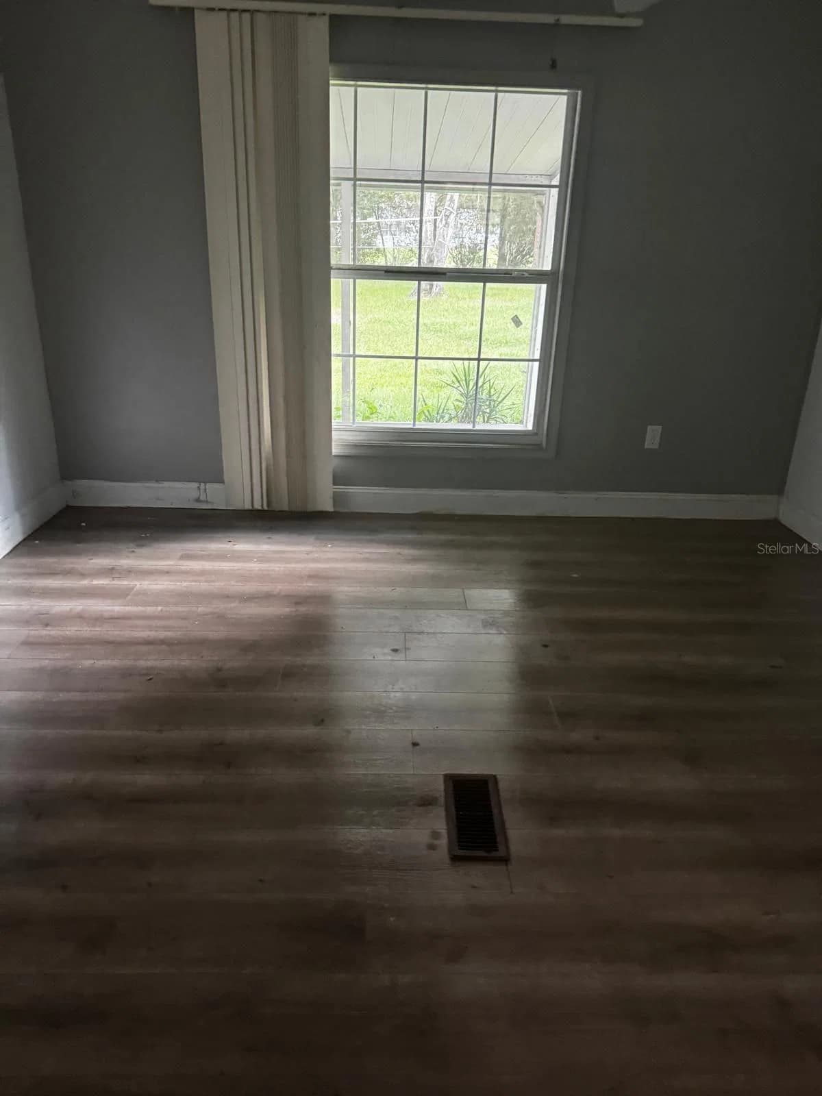 Photo 4 of 1525 PINEFORD Road