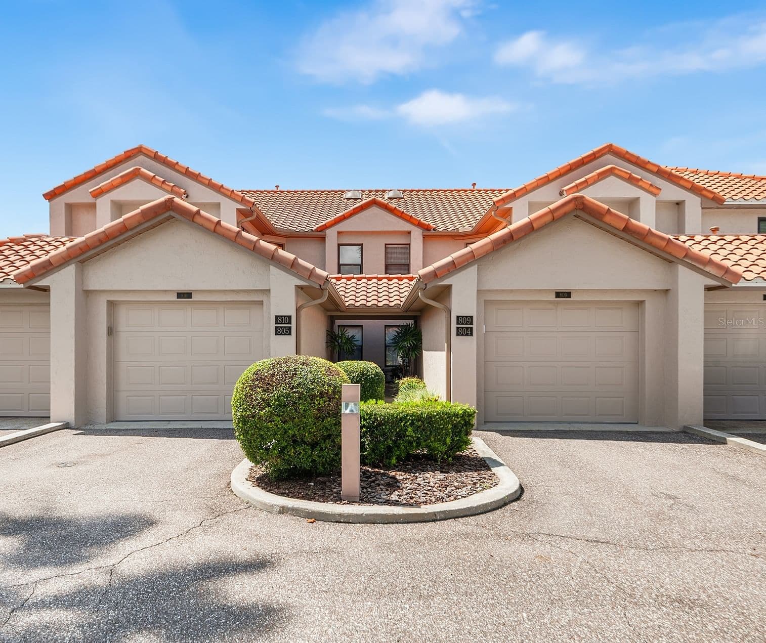 809 MAGNOLIA Place