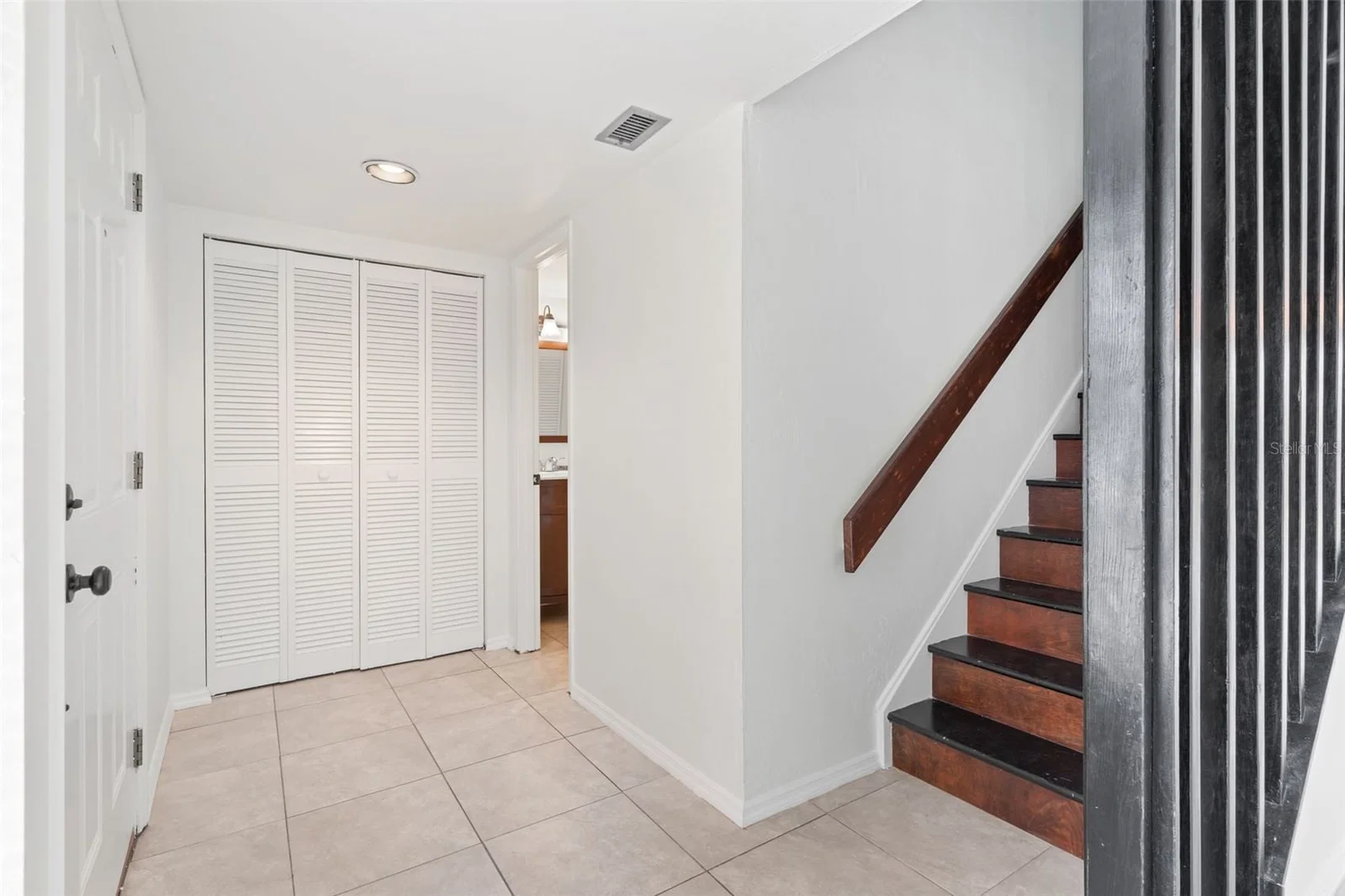 Photo 4 of 1836 CRYSTAL LAKE Drive #87
