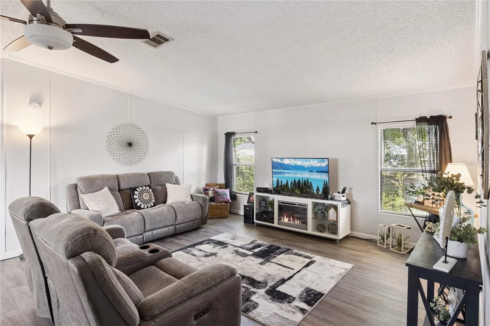 Photo 5 of 5707 LAKE FOX Drive
