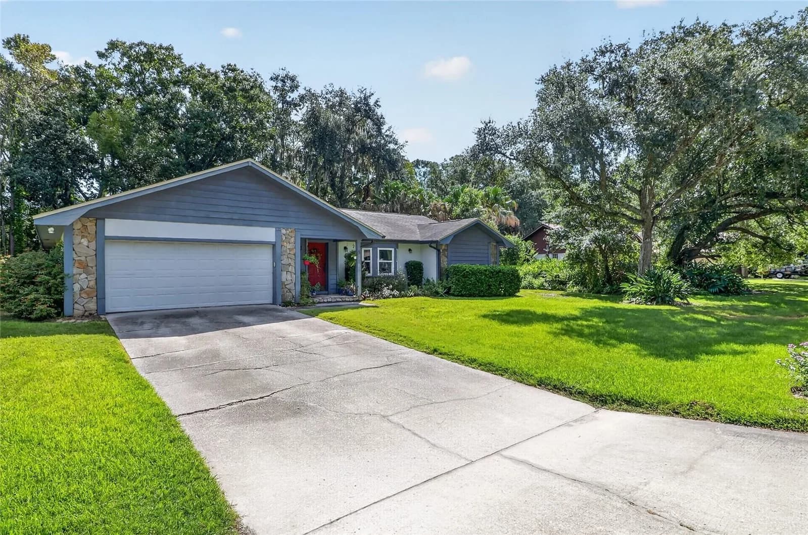 5614 TREE STAND Lane