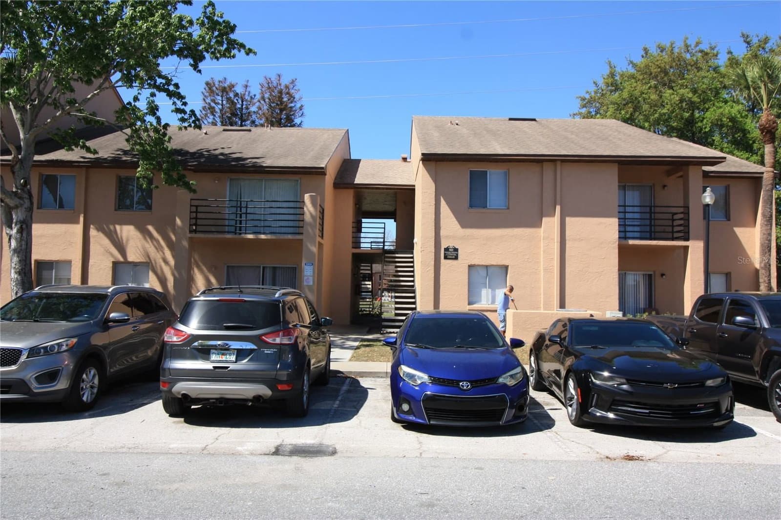 5208 VIA HACIENDA