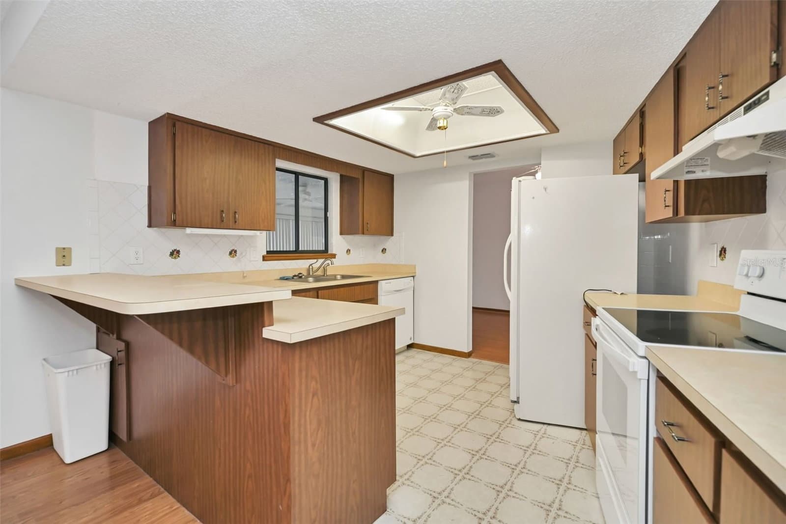 Photo 5 of 9881 101ST