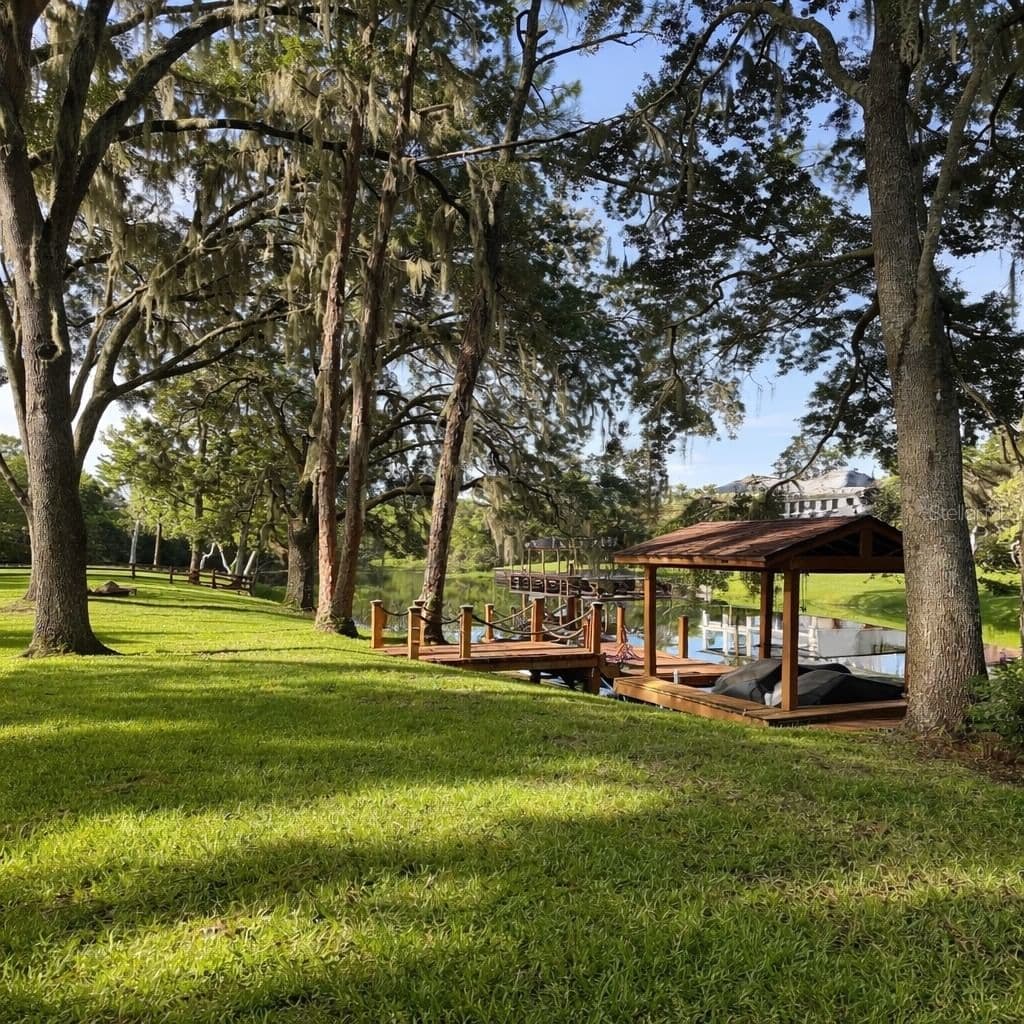 11102 SHADY OAK