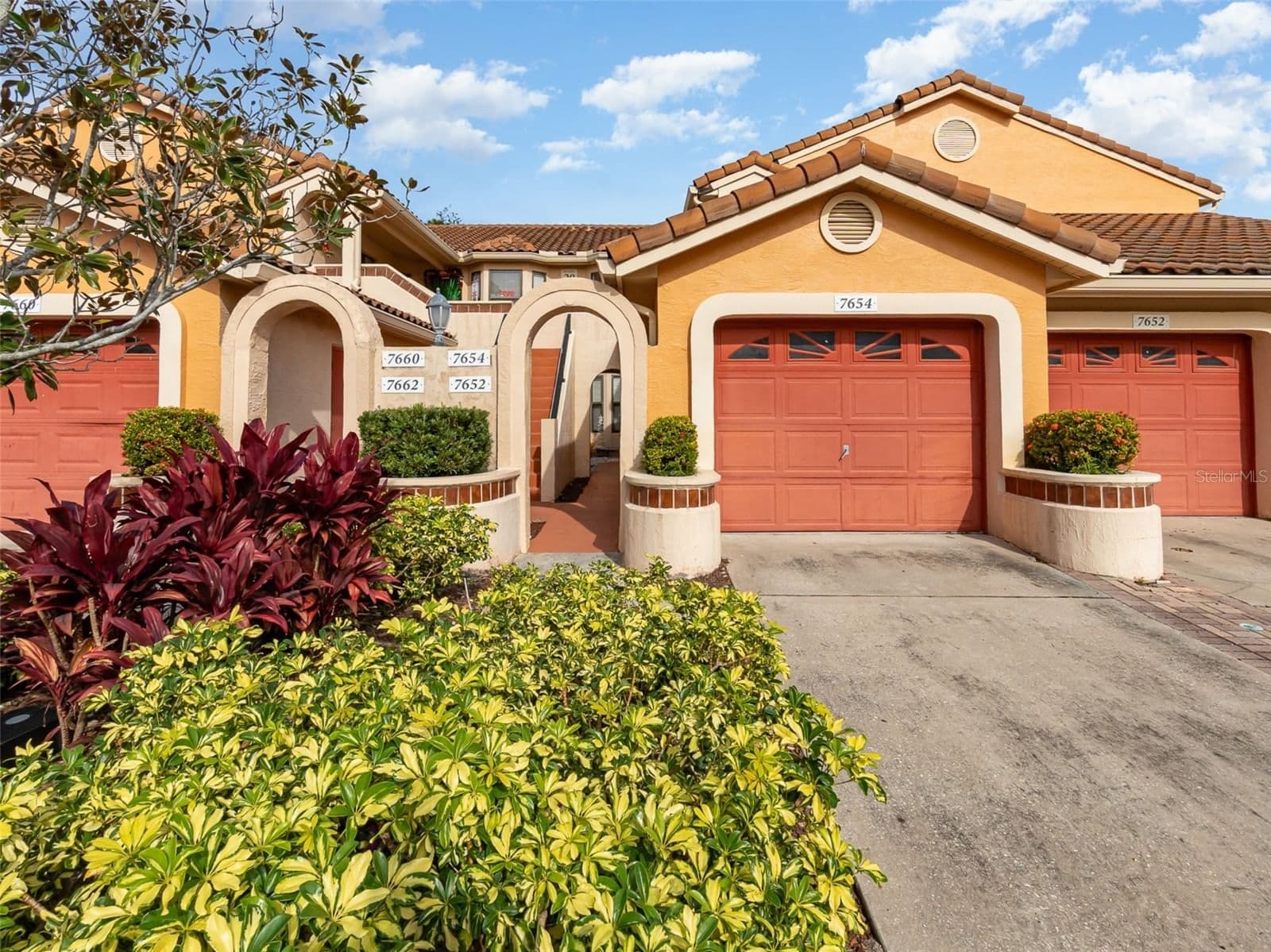 7654 SUGAR BEND DR