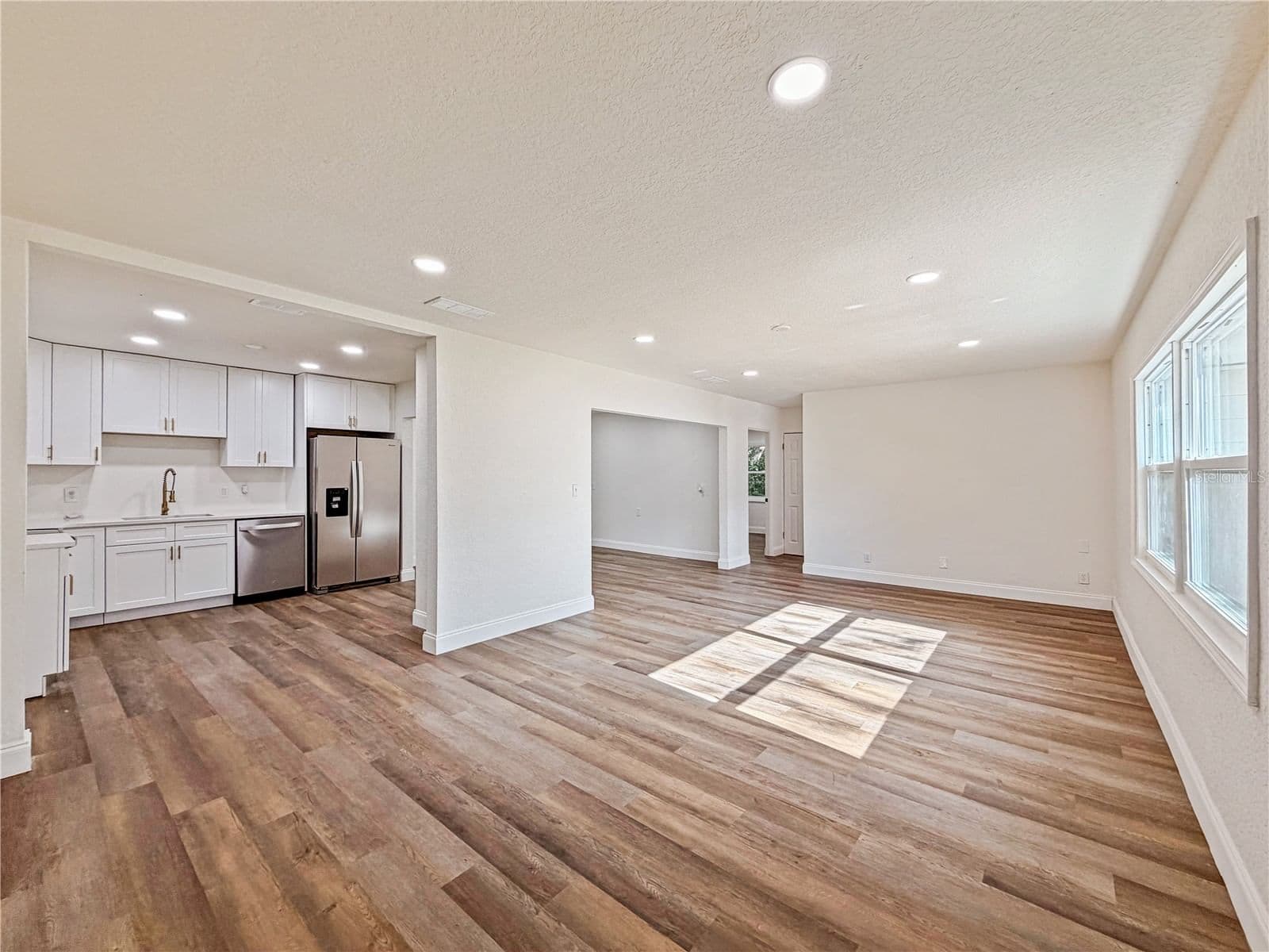 Photo 4 of 14418 GRAND