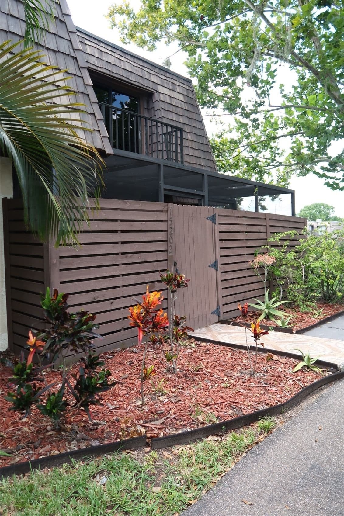 15202 POND WOODS