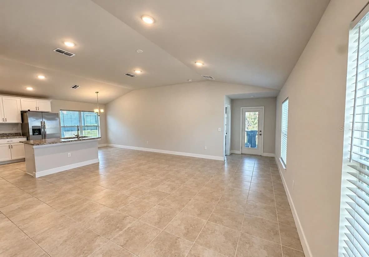 Photo 4 of 1714 CARNOSTIE Road
