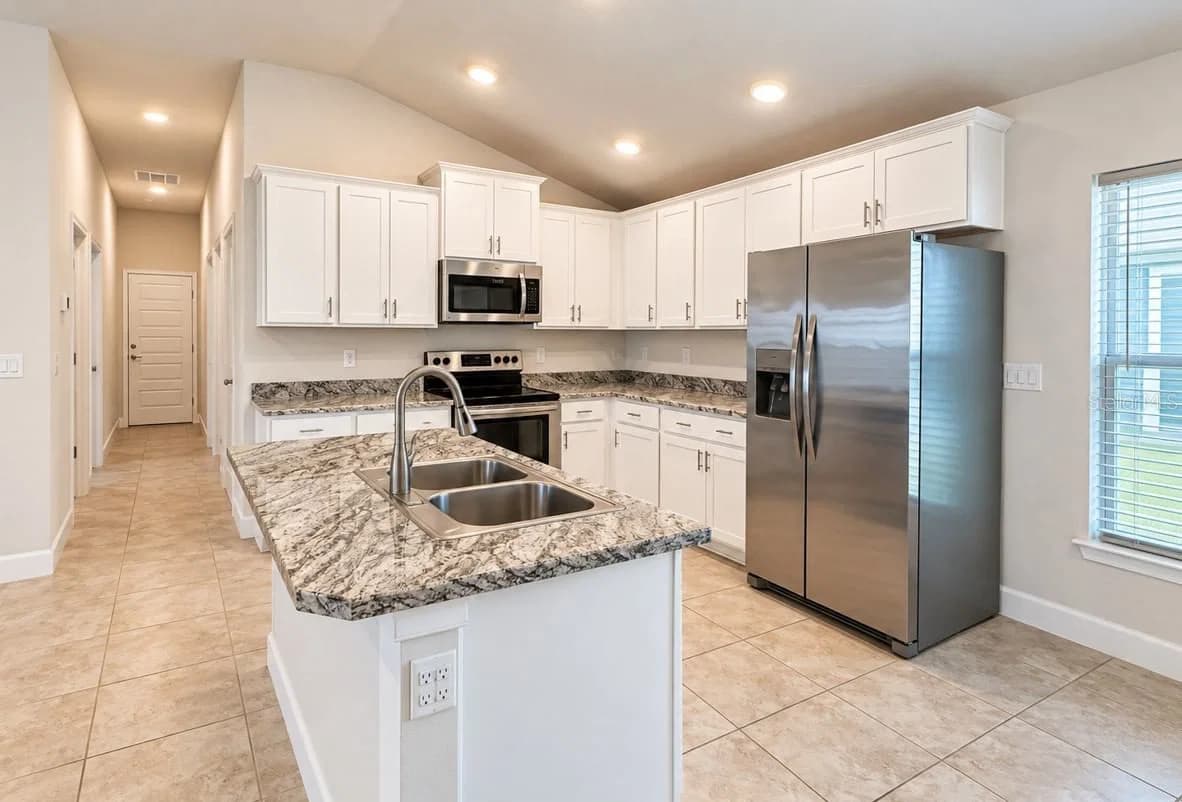 Photo 5 of 1714 CARNOSTIE Road