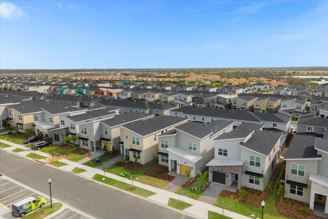 9119 SOMMERSET HILLS