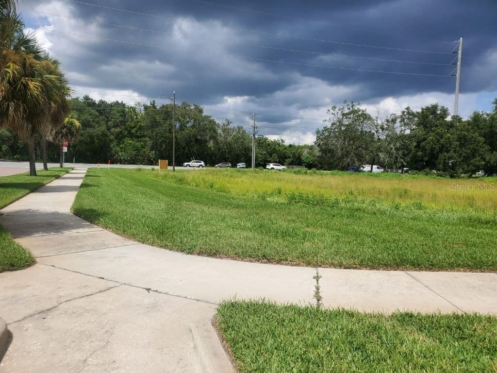 Photo 5 of 15400 COLONIAL DR