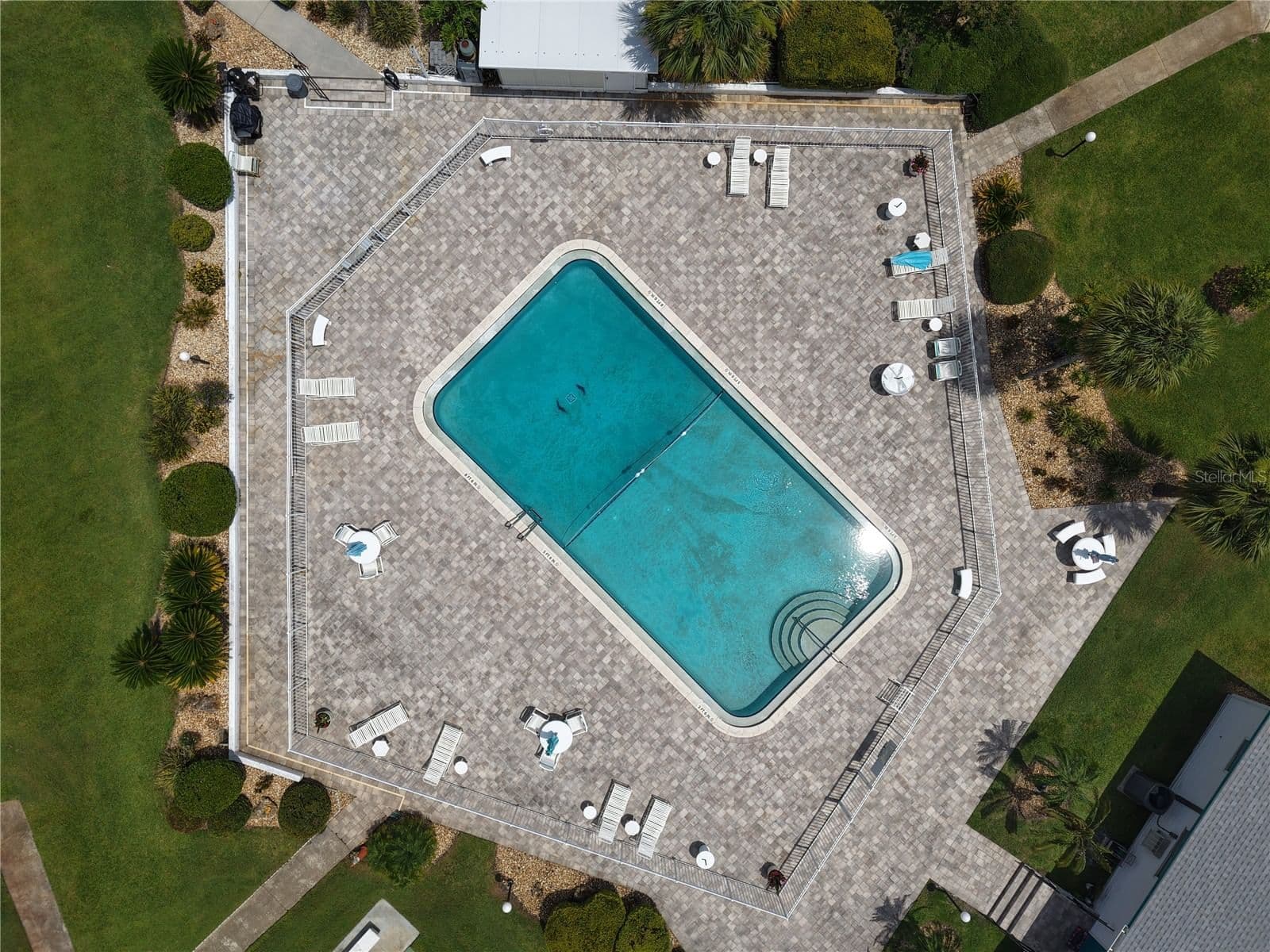 1600 LAKE PARKER