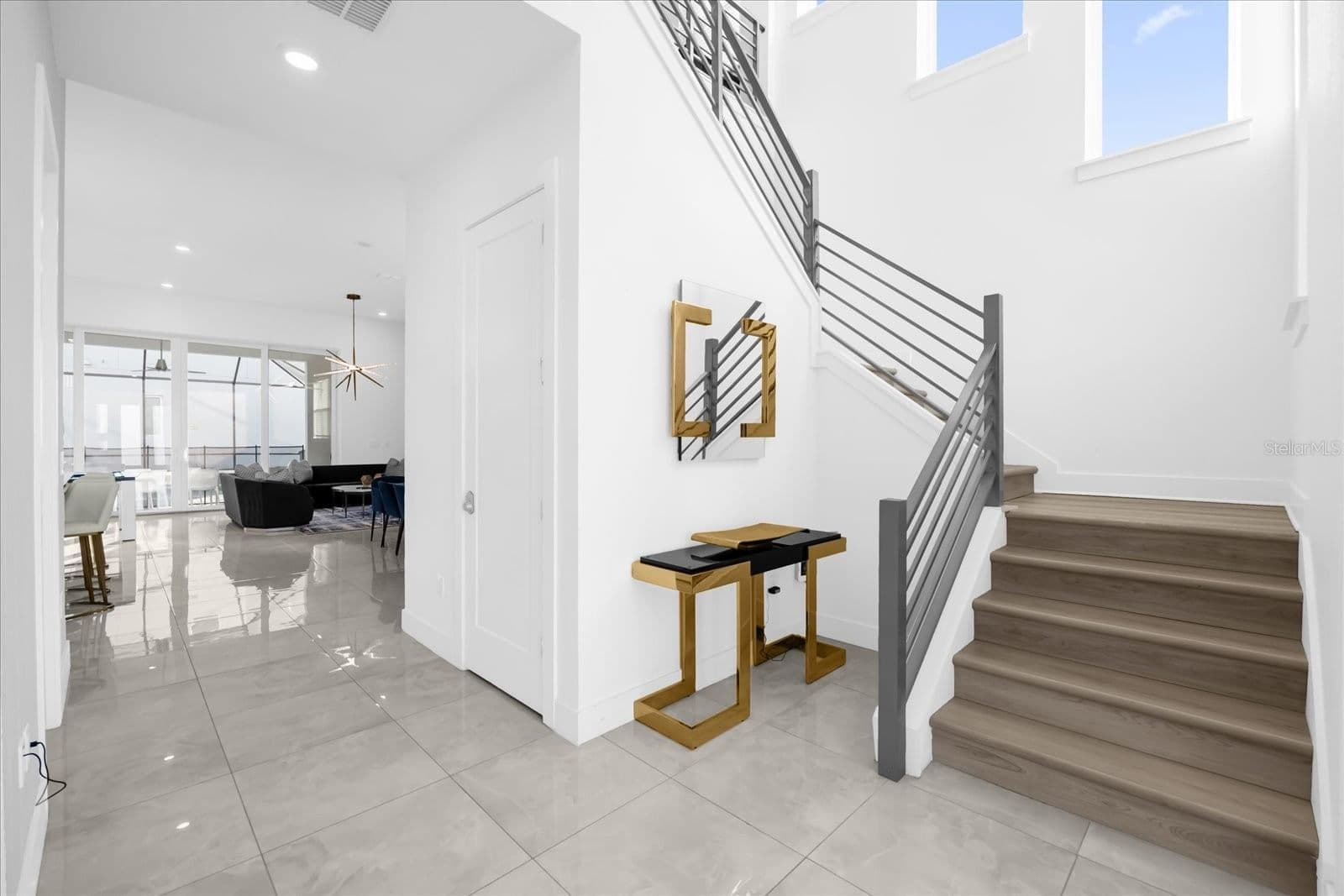 2137 PINE OAK