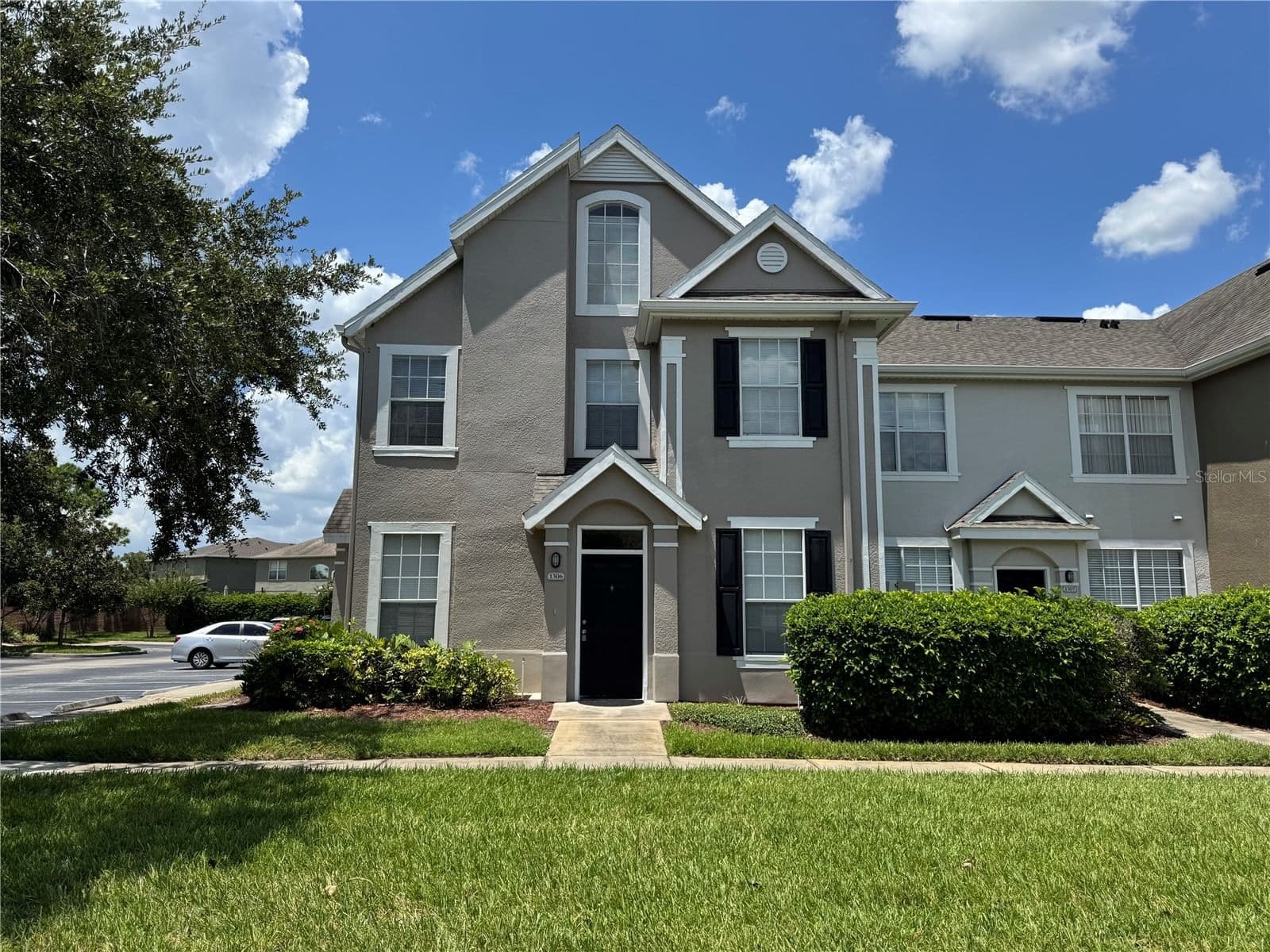 9061 LEE VISTA