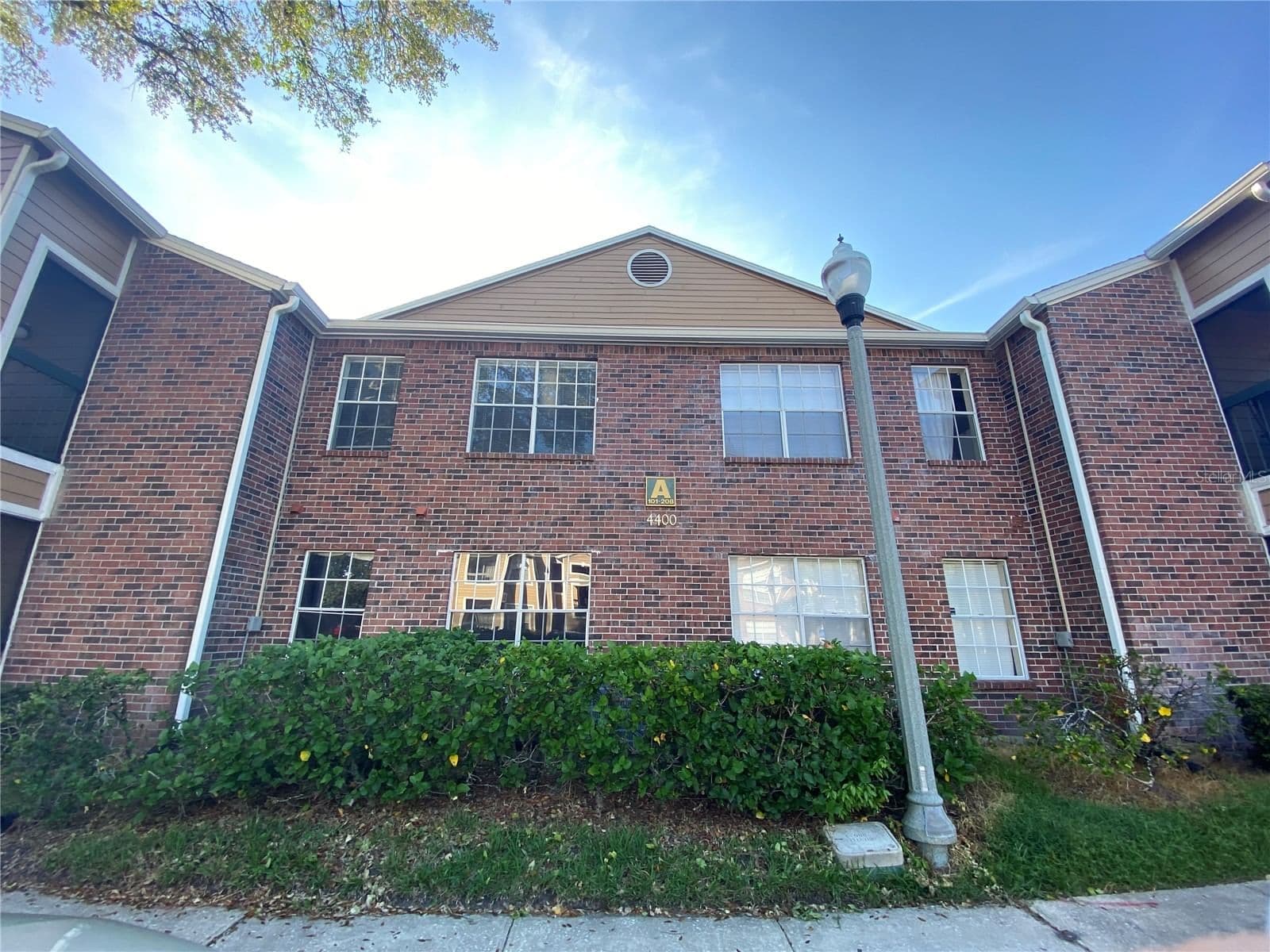 4400 THORNBRIAR