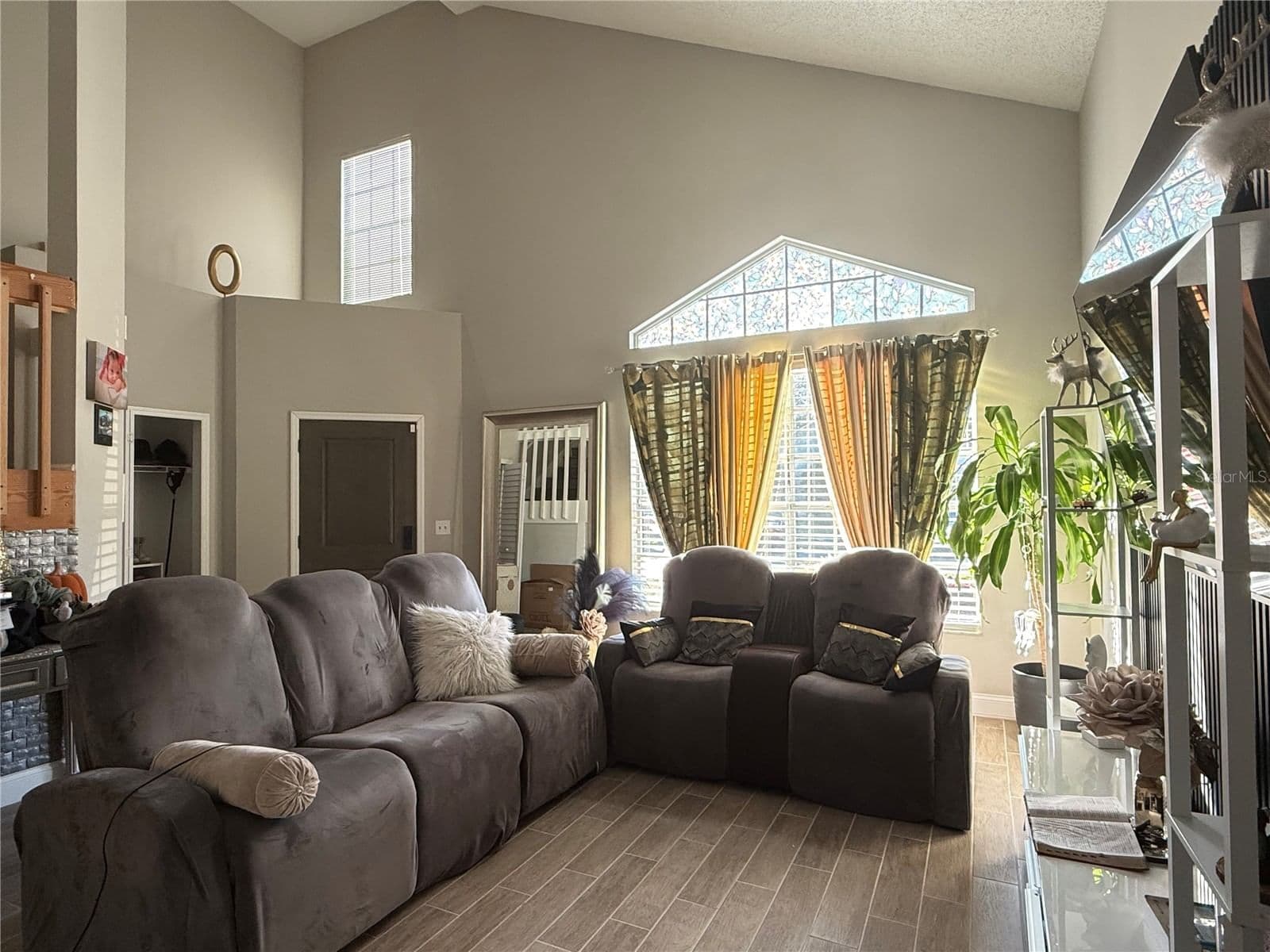 Photo 4 of 1345 SILVERTHORN