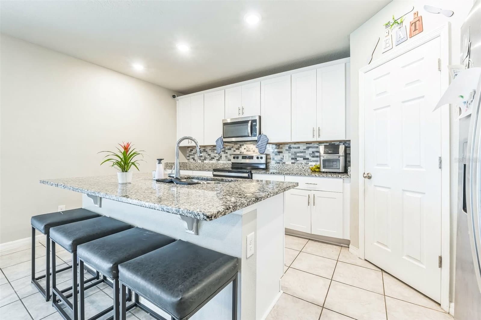 Photo 4 of 1262 CITRUS LANDINGS